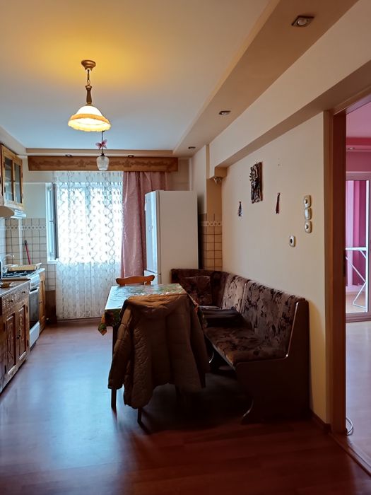 Vând apartament decomandat