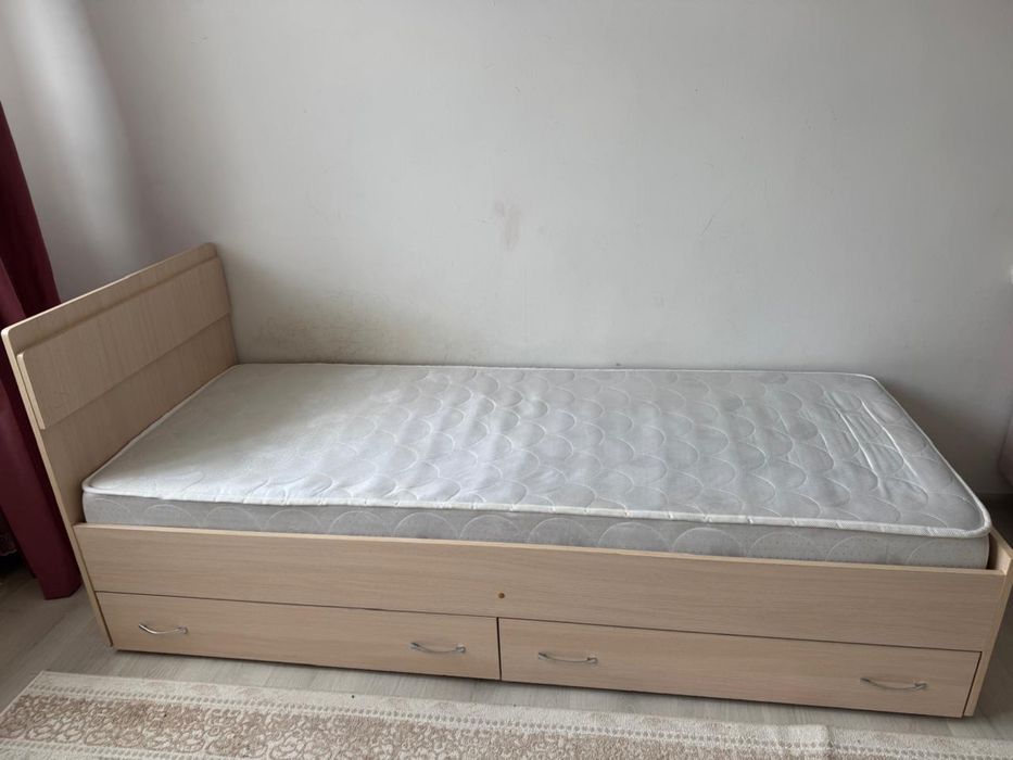 Продам одноместную кровать вместе с матрасом