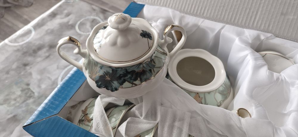 Продам чайный сервиз.