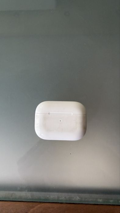 AirPods Pro 1-во поколение – работи само дясната слушалка – €20