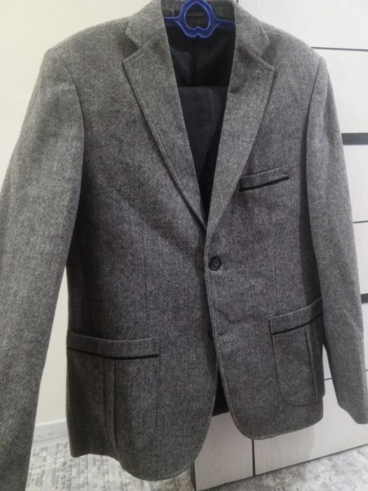 Kiyov kastyum shim pidjak faqat toʻyda 1 marta kiyilgan xolati yangi