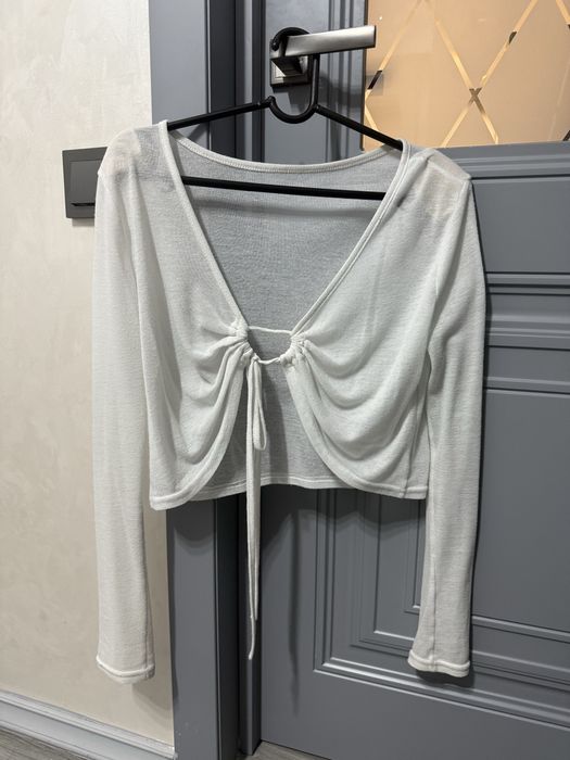 Шорты, рубашки, очки, пиджак, шарфы