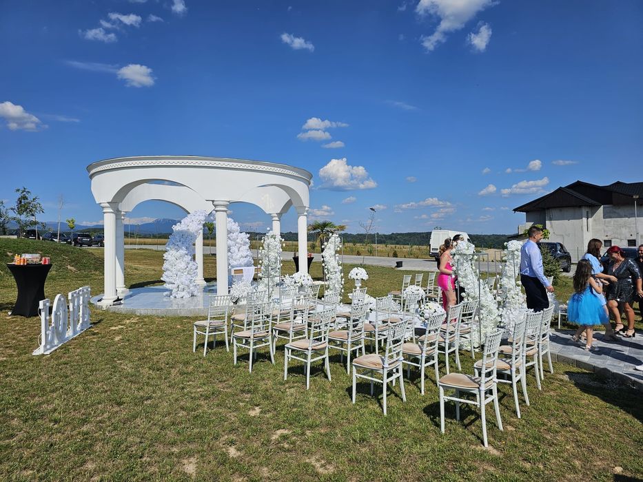 Vand scaune chiavari