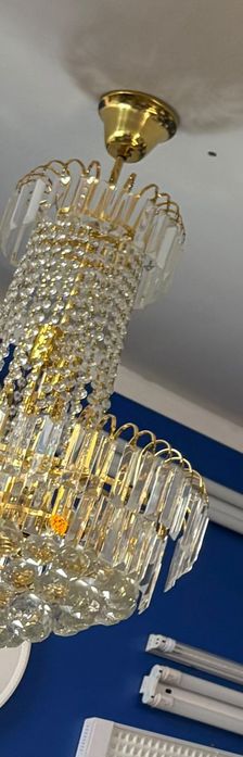 Lustre de vanzare
