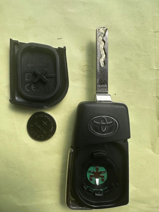 Оригинален Toyota ключ Valeo-3бутона CR2016