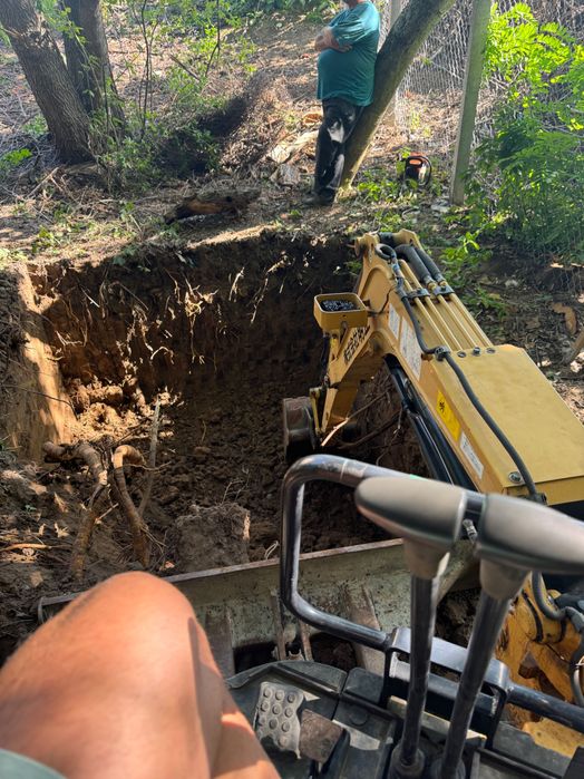 Предлагам услуги с мини багер и самосвал