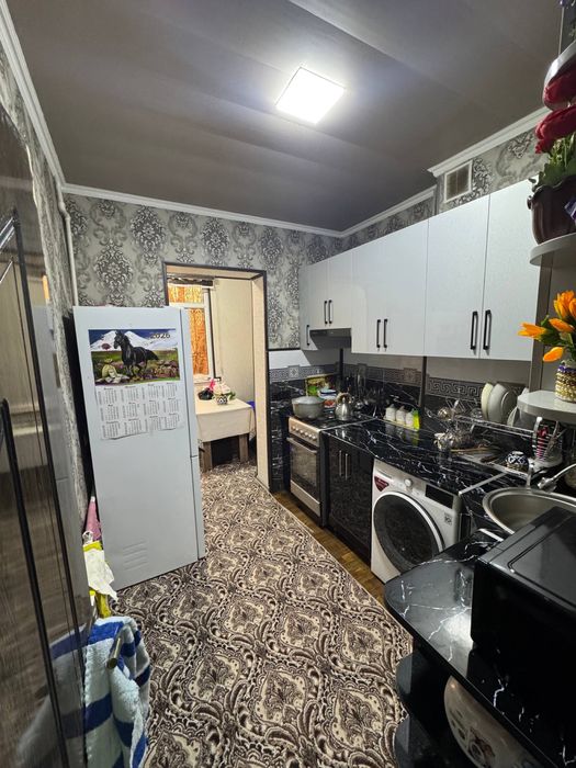 Прадаётся 2х Октяабирь новая планировка 1этаж все останется