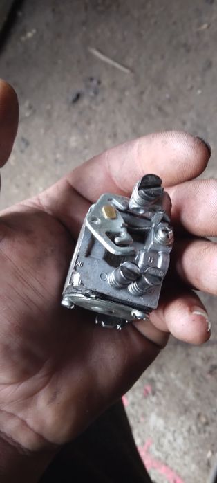 Vând piese de Husqvarna 40