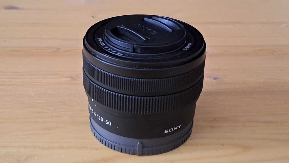 Продавам обектив Sony FE 28-60