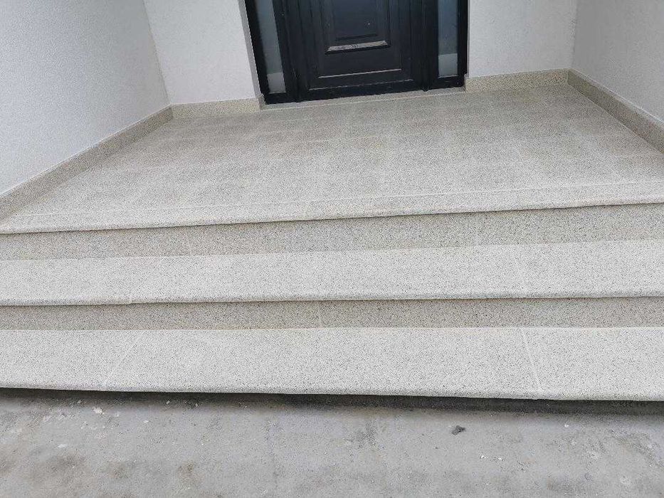 Producem: Pavaj, placarea Scari.