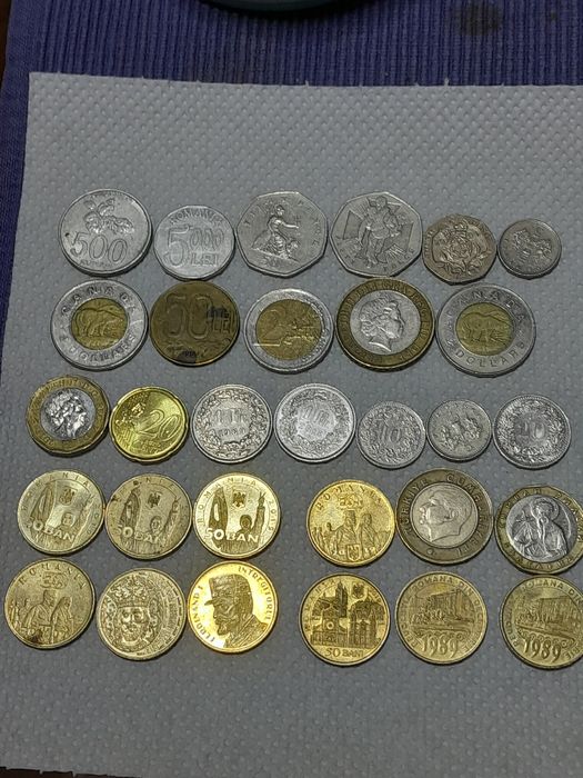 Vând monede de colecție