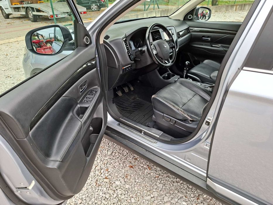 Mitsubishi Outlander 2.2DiD 4X4 7-местен Сервизна история 1 собственик
