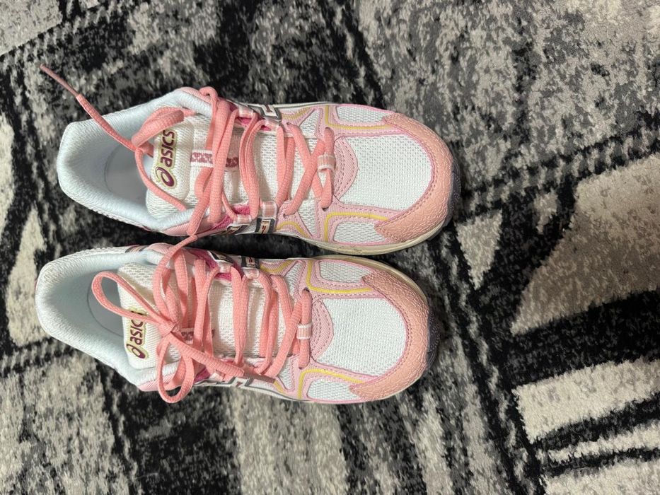 продаю кросовки ASICS, розовые
