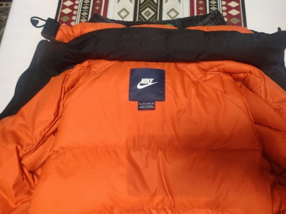 Продам куртку Nike