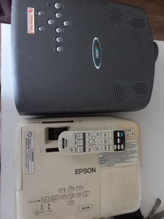 Epson H551B si Ask proiector