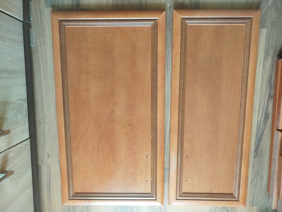 Продавам мебелни вратички