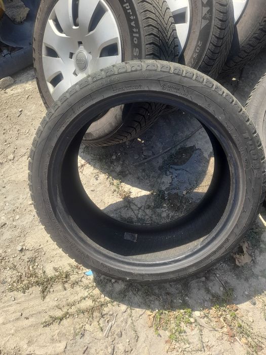 Зимна гума 245/40/18