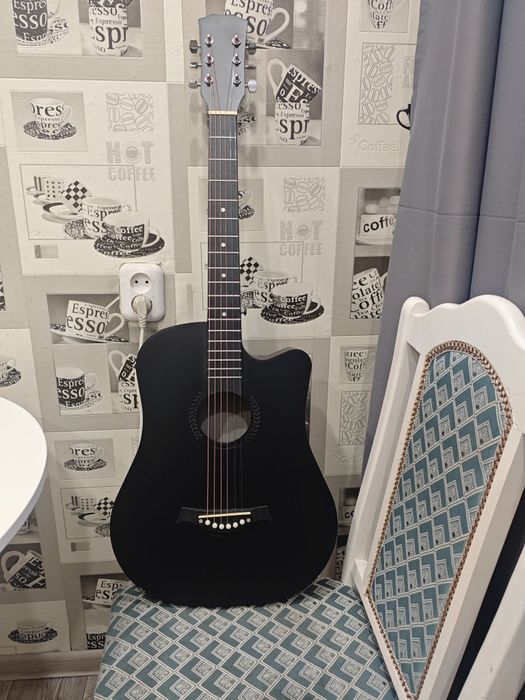 Акустическая гитара