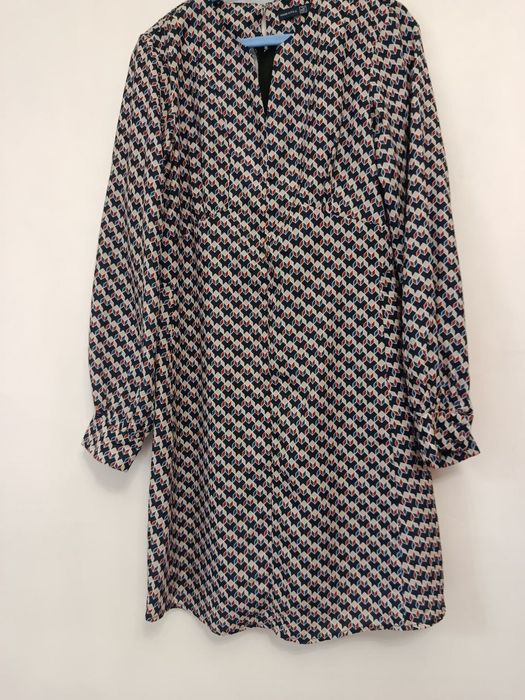 Продаются женские платья. Чистые.