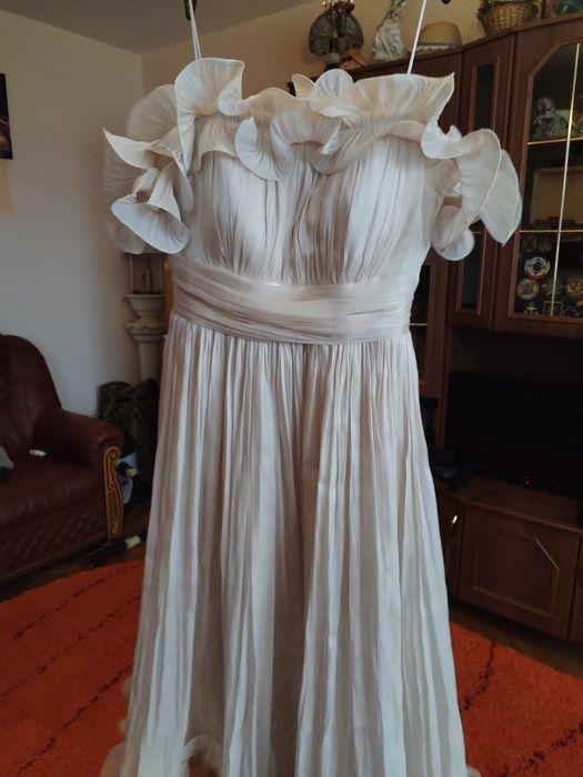 Rochie nouă cu eticheta