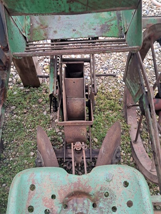 Mașină de pus cartofi