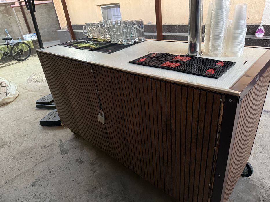 Продажа кваса , лимонад , прохладительных напитков .