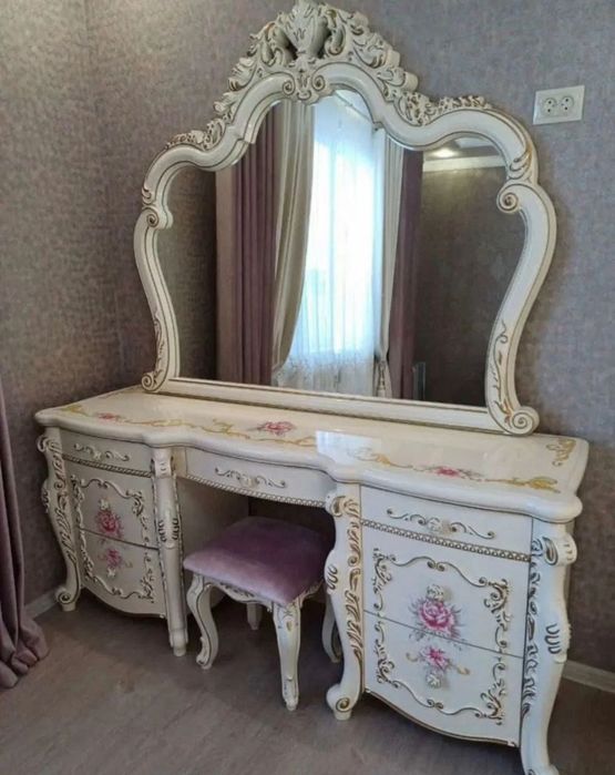 Продам хороший спальный гарнитур.