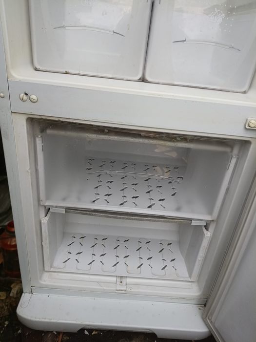 Продам холодильник б/у Бирюса