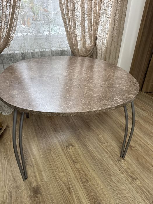 Продам кухонный стол