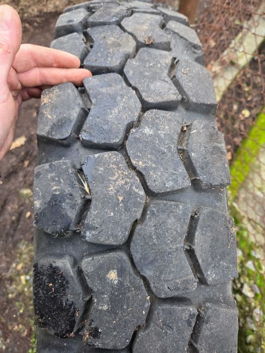 Руски гуми с джанти 8,25R20 меча лапа