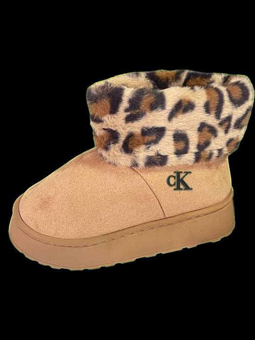 Ugg-uri diferite modele