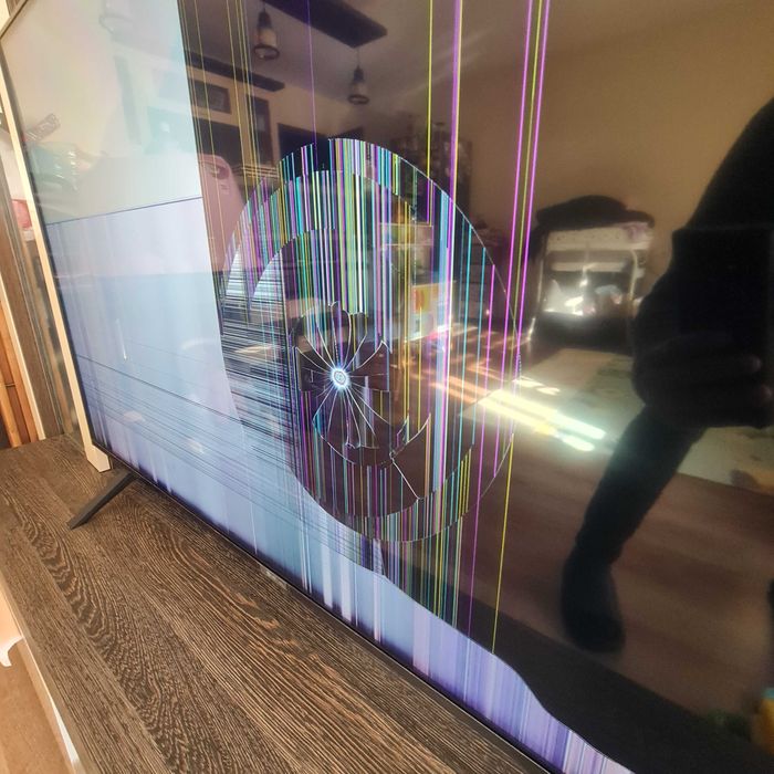 LG 50UR78003LK 50” 4K – СЧУПЕН ЕКРАН – за части