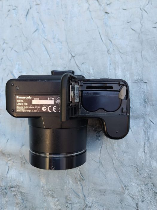 Vând aparat foto Panasonic Lumix!