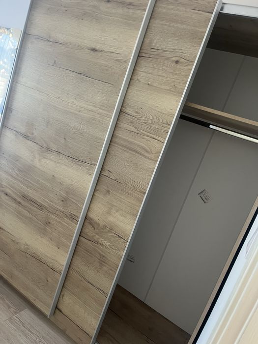 Гардероб с плъзгащи врати