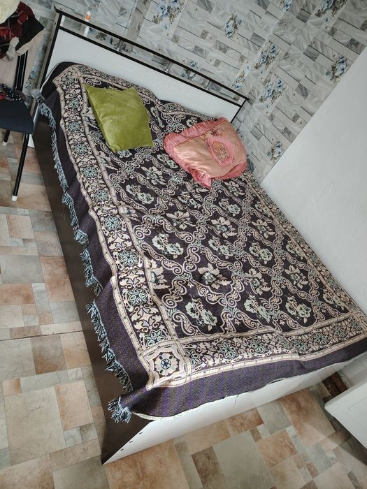 Продам кровать с матрасом