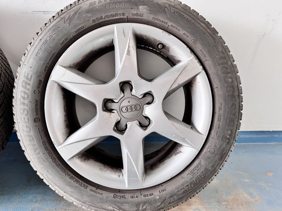 Jante Audi 16” cu anvelope bridgstone de iarna 8mm 205/60R16 96H