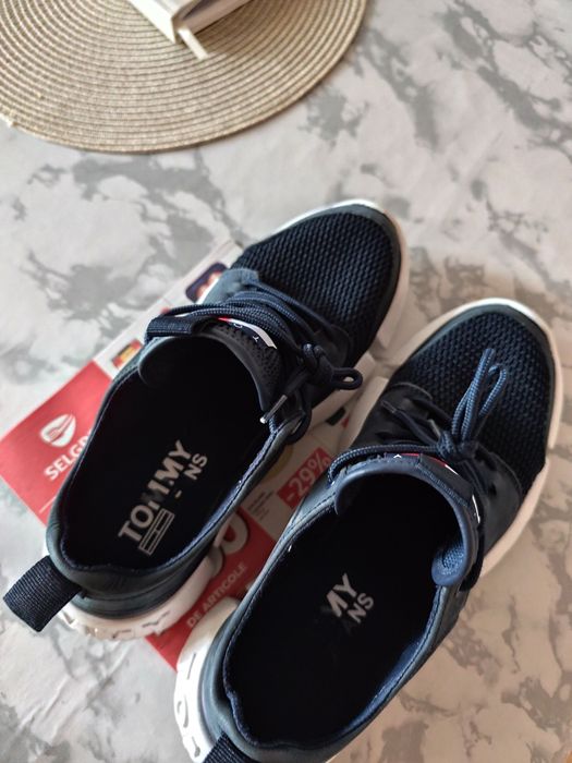 Vând adidași Tommy Hilfiger Nr.42