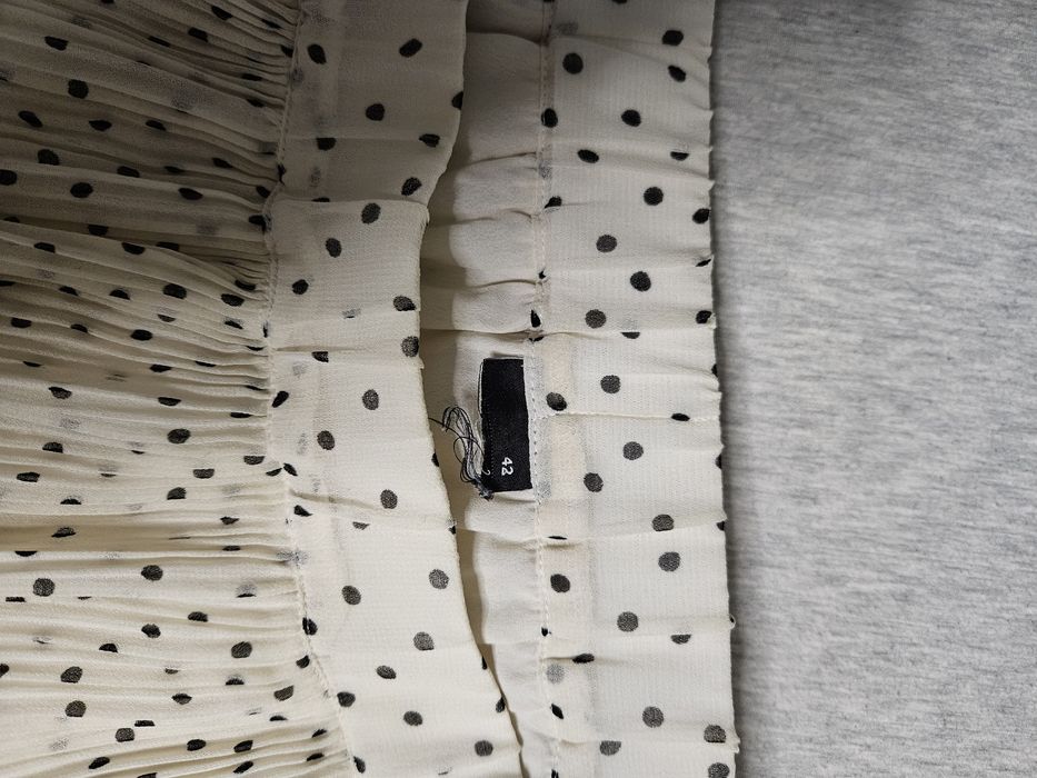 Пола Gang  на плисета и точки