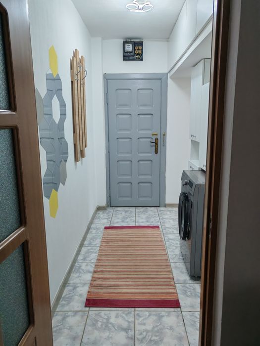 Inchiriez apartament cu 2 camere, complet utilat și mobilat, et. 1