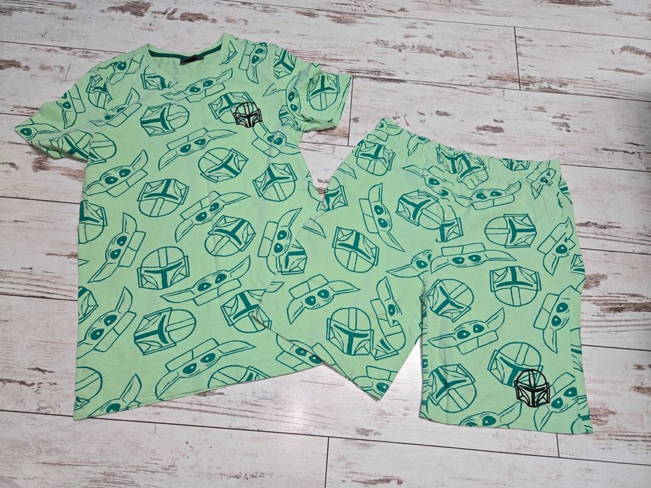 Три пижами  за 10 евро , за момче 146-152см.