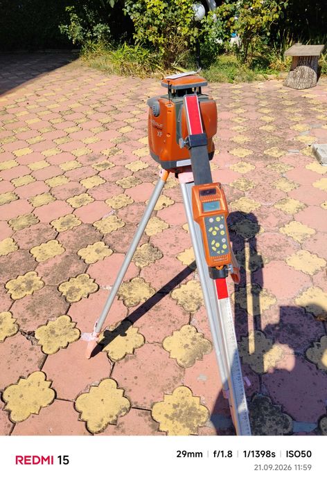 Продавам профессионален лазерен нивелир RoboToolz Dual Plane XP