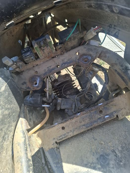 Vând scuter Malaguti f12 2t 80cc