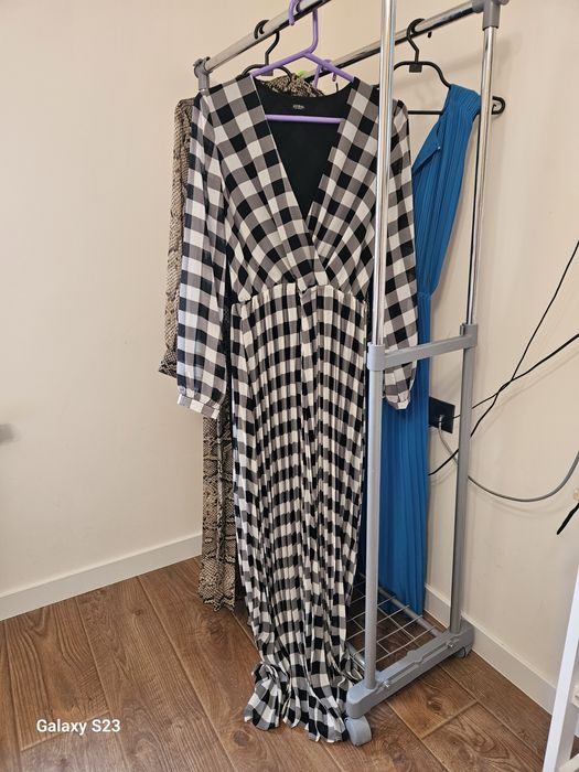 Дълга рокля на Guess