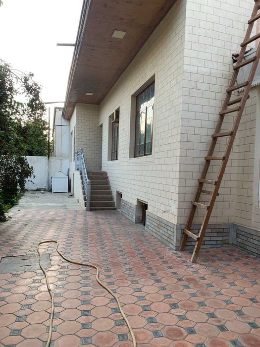 Срочно продаётся дом наземле (ховли) центр города.