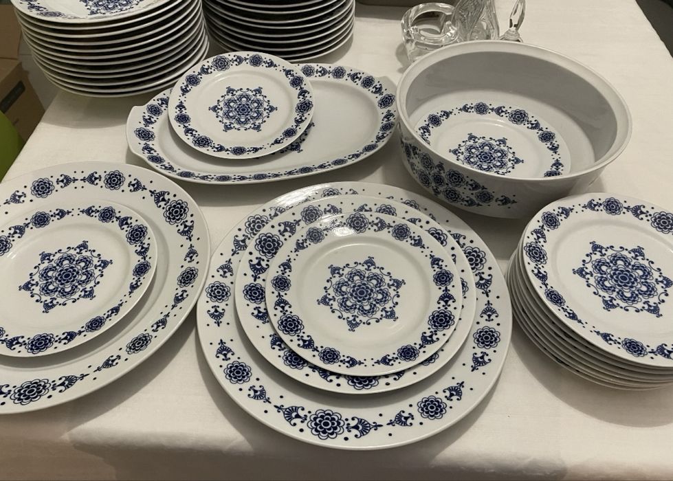 Serviciu masa Kahla impecabil