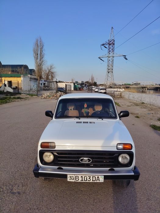 Niva lada 4x4 sotiladi