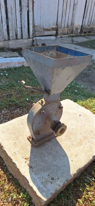 Moară măcinat cereale,