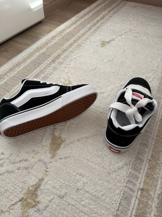 Продам чёрные дутые Vans