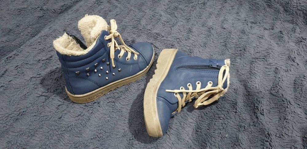 Продам зимние ботинки