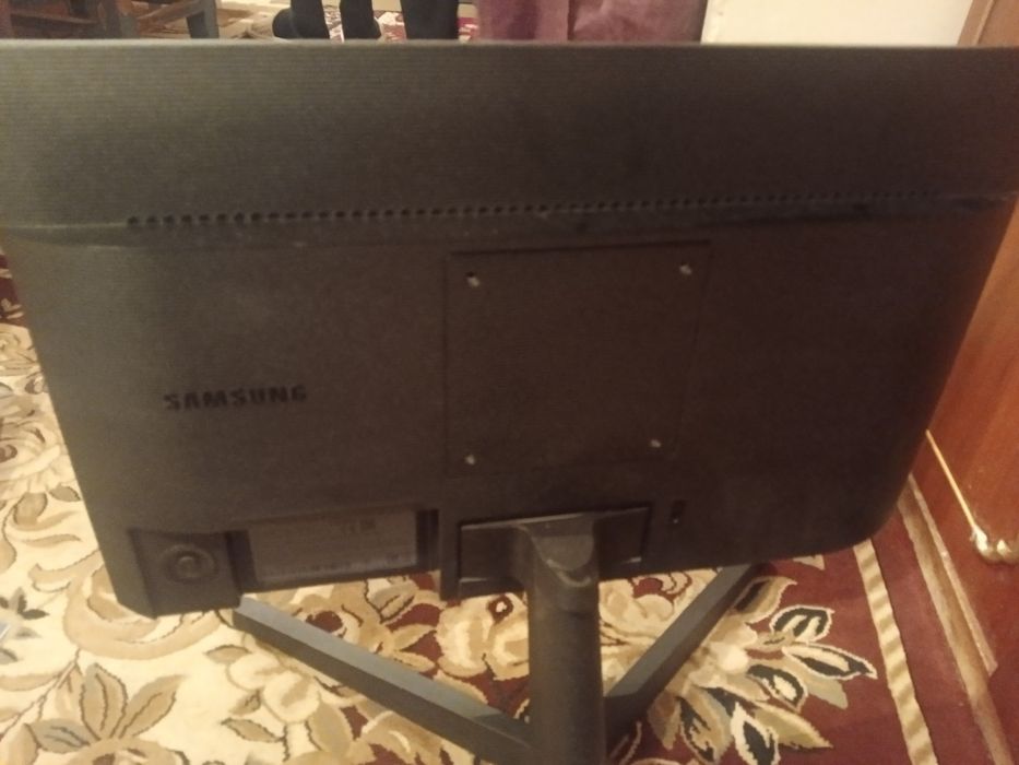 Монитор Samsung черный